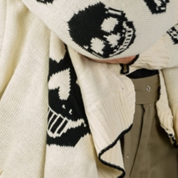 CREAM & BLACK SKULL KNITTING TUNIC CARDIGAN - Picture 5 of 6